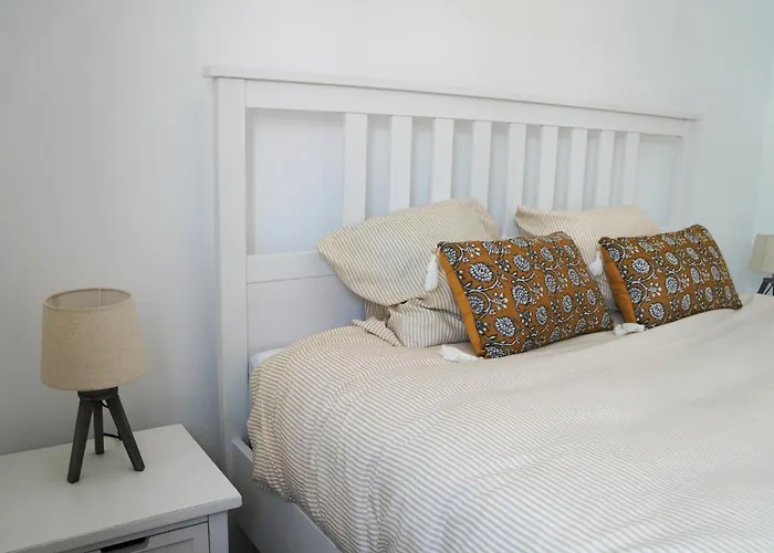 Casa Do Mural - Sesimbra, Lagoa De Albufeira E Aldeia Do Meco 세심브라